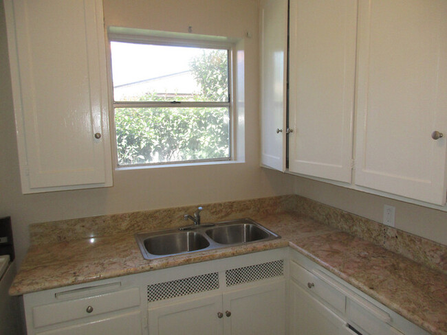 Foto del edificio - 4537 E Carson St