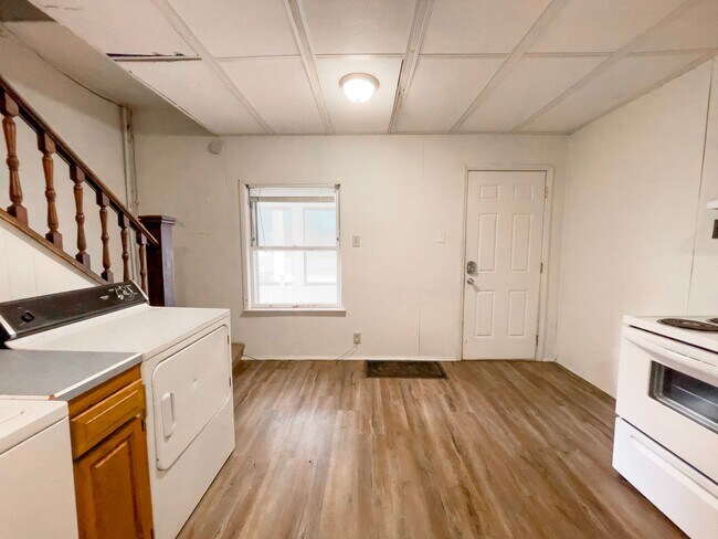 Foto del edificio - 824 W University Ave