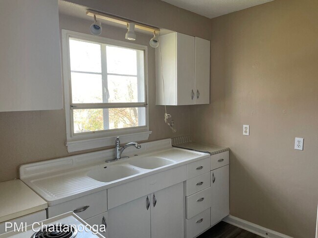 Building Photo - 2 br, 1 bath House - 1422 Elm St