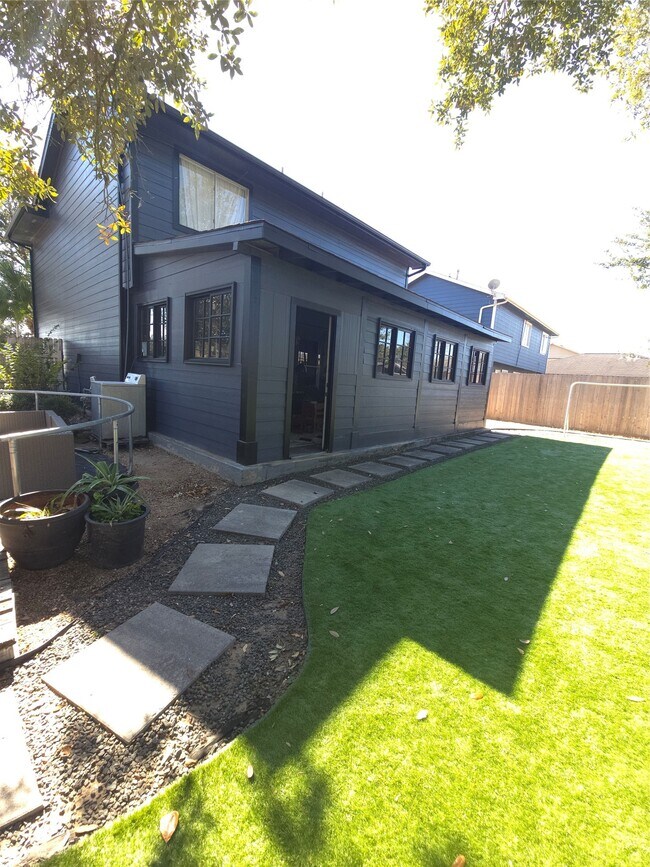 Foto del edificio - 6402 Frosty Brook Dr