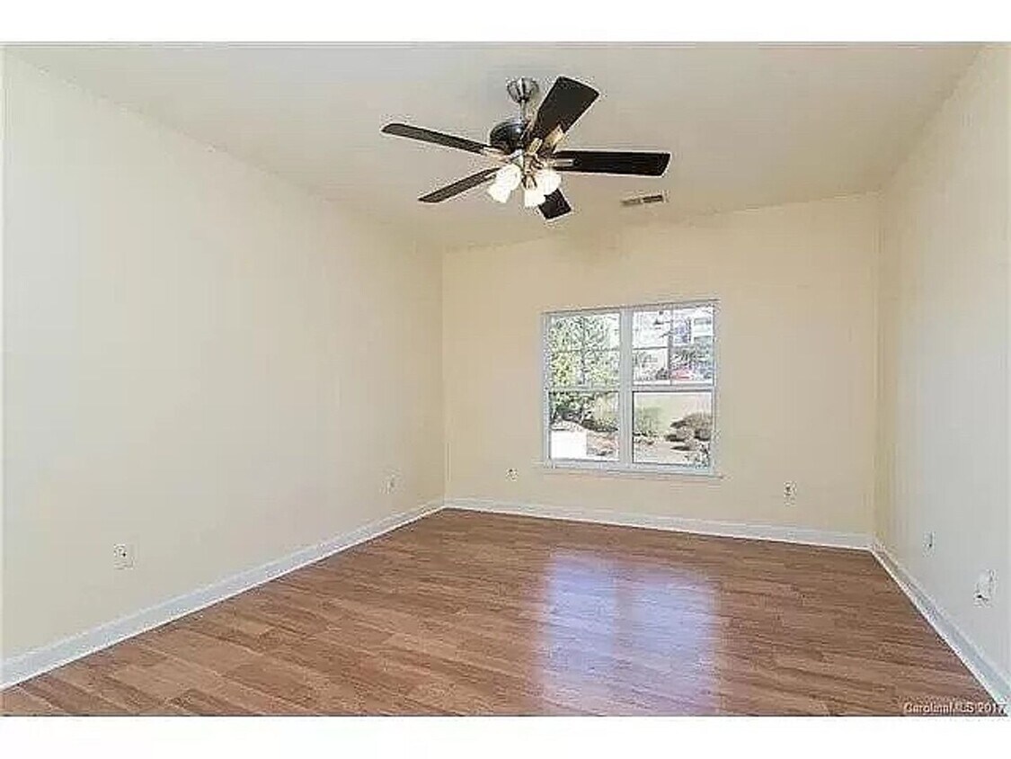 11272 Hyde Pointe Ct, Charlotte, NC 28262 House Rental in Charlotte