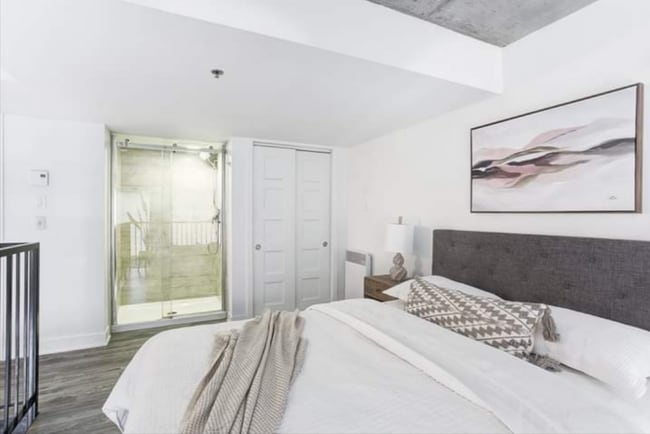 Photo du bâtiment - 7221 Rue Clark