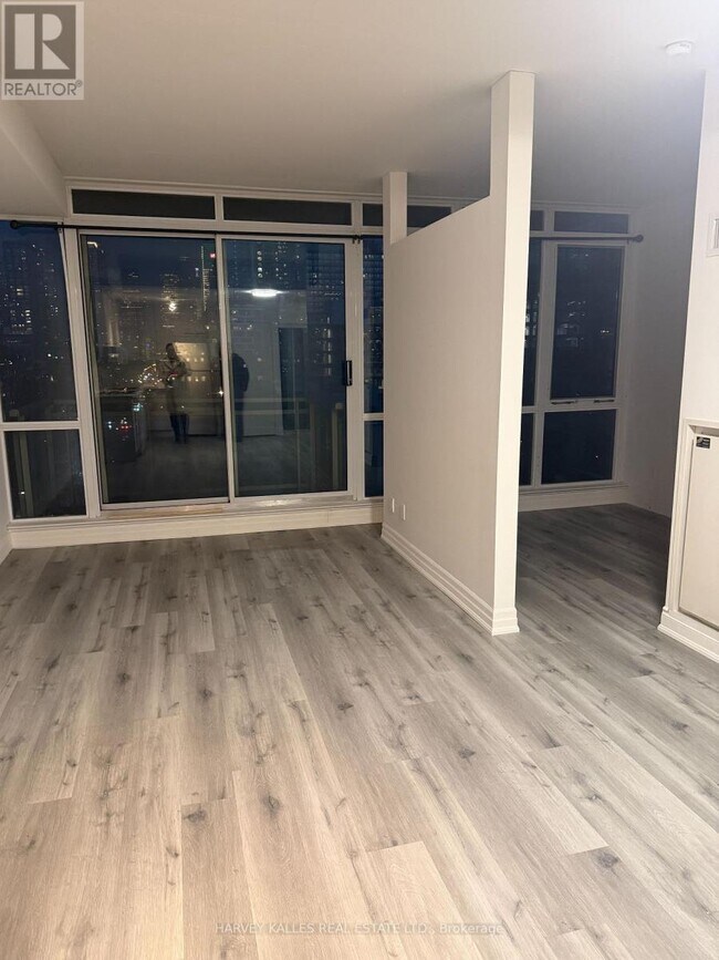 Building Photo - 38 Niagara St