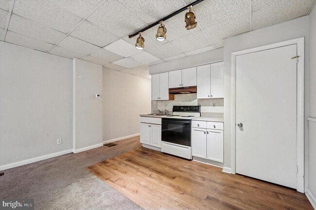 Building Photo - 271 N Wycombe Ave