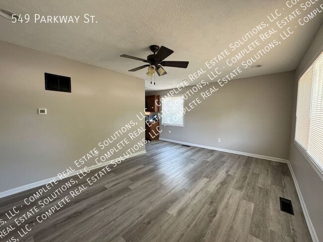 Building Photo - 549 Parkway St