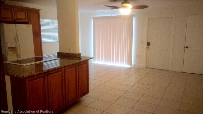 Building Photo - 3720 Vilabella Dr