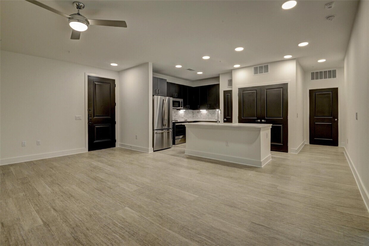 Foto principal - 6400 Washington Ave