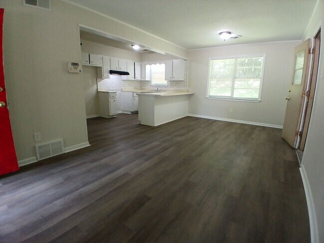 Building Photo - Charming 3 bedroom 1 bathroom home in Rale...