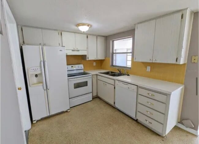 Building Photo - 8019 Portage Dr