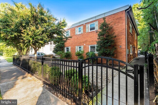 Building Photo - 504 E Alexandria Ave