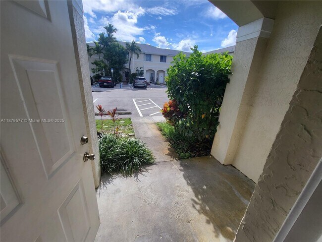 Foto del edificio - 820 NE 212th Terrace