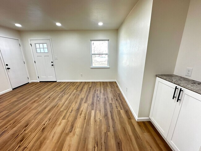 Building Photo - 2006 San Francisco Dr