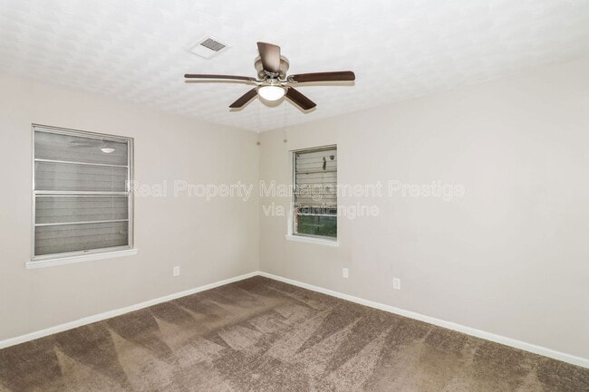 Building Photo - 517 N Linden Dr