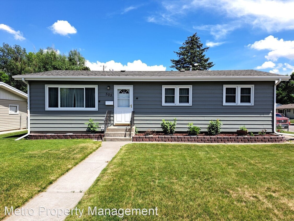 Primary Photo - 4 br, 2 bath House - 305 17th st W