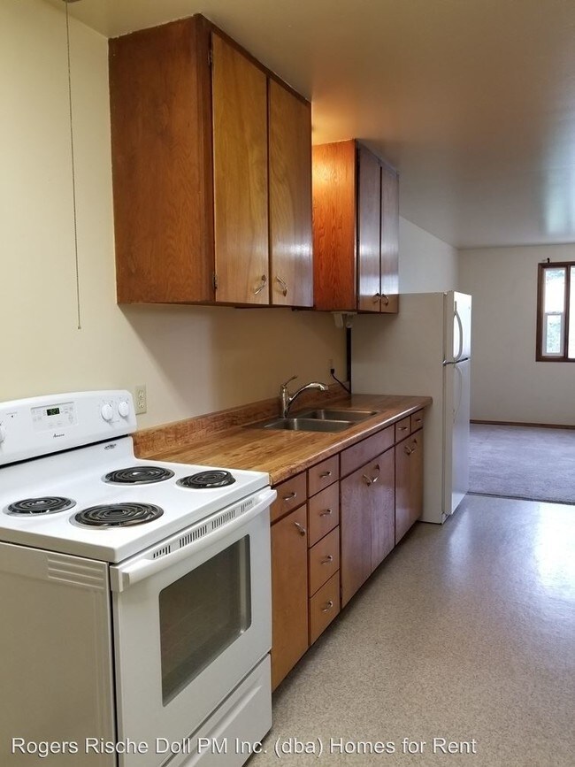Building Photo - 2371 Libbey Rd