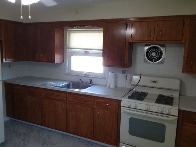 Kitchen - 216 8th St