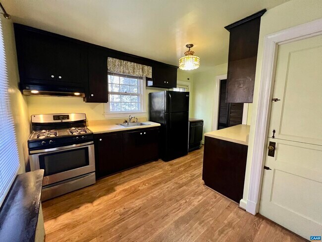 Foto del edificio - 1420 Gentry Ln