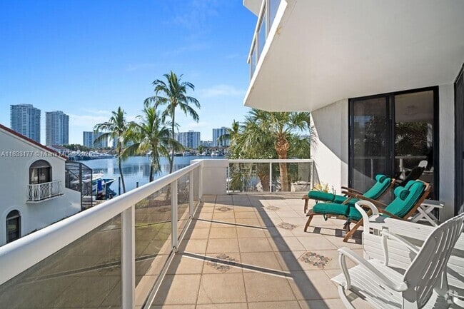 Building Photo - 3610 Yacht Club Dr