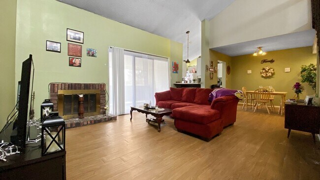 Foto del edificio - 2105 Melrose Dr