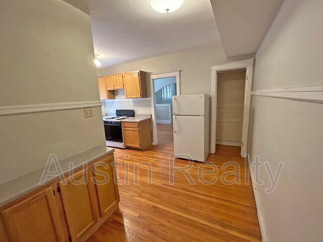 Building Photo - 4614 Shenandoah Ave