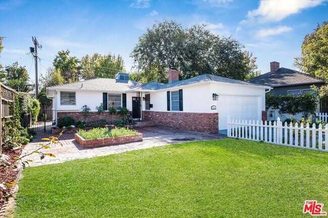 Foto del edificio - 10444 Bloomfield St