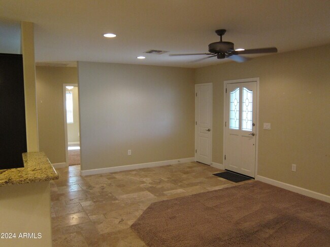 Building Photo - 3807 E Devonshire Ave