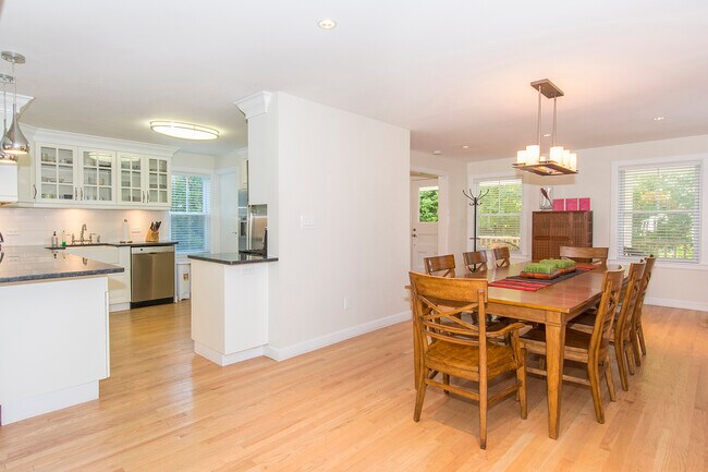 Building Photo - 5 Hempstead St