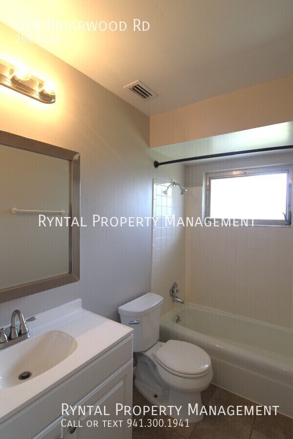 Foto del edificio - 628 Briarwood Rd