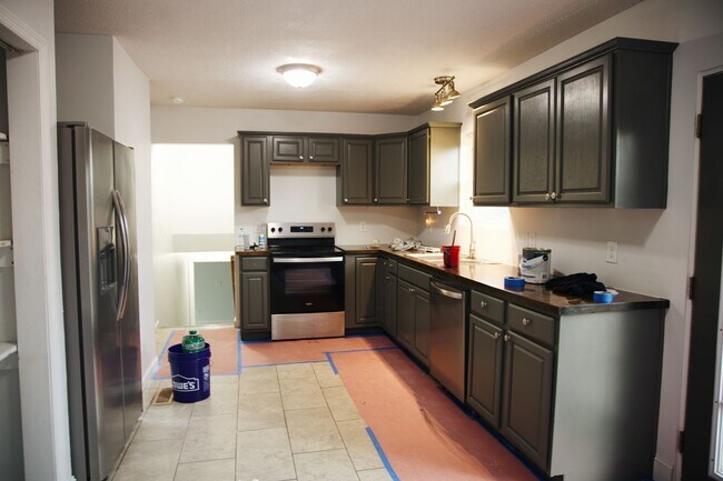 Building Photo - 5bd home!