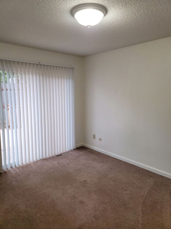 Building Photo - Duplex available in downtown Santa Rosa wi...