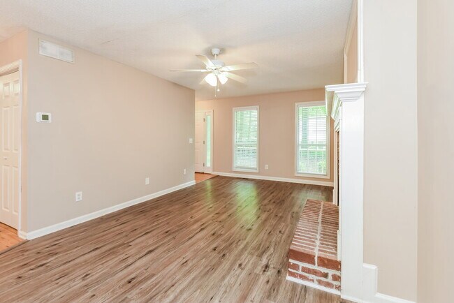 Foto del edificio - 2648 Loring Rd NW