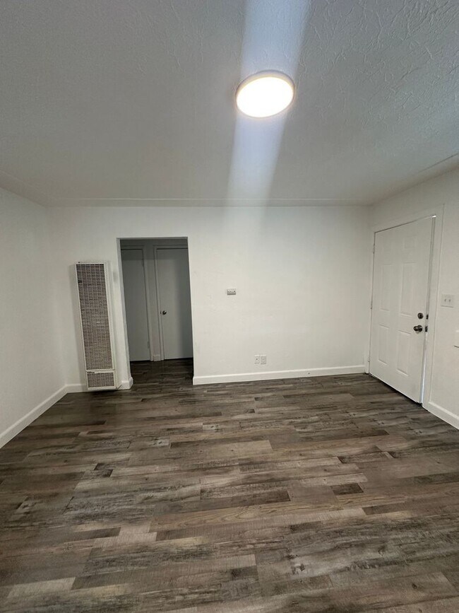 Foto del edificio - 3421 E McKinley Ave