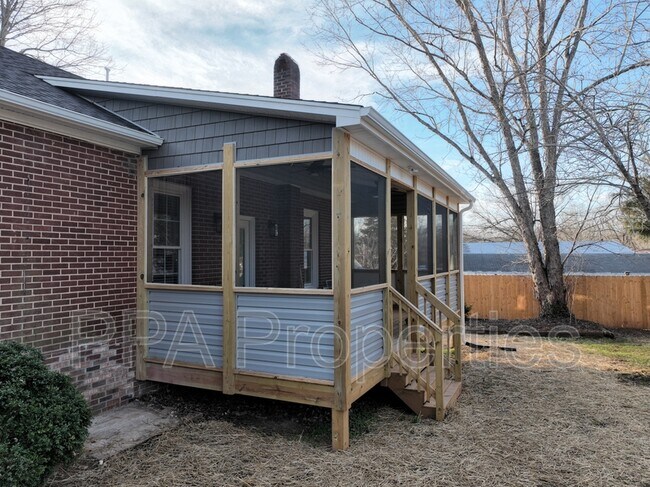 Foto del edificio - 306 S First St