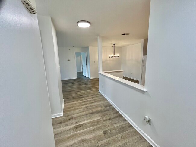 Foto del edificio - 733 Cedar Ct