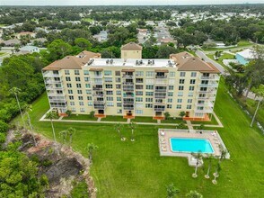 Building Photo - 9000 Commodore Dr