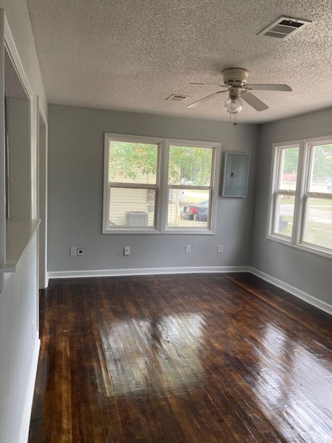 Building Photo - Gulfport 2 Bedroom