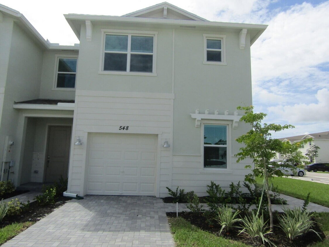 Foto principal - 548 Rivergrass St