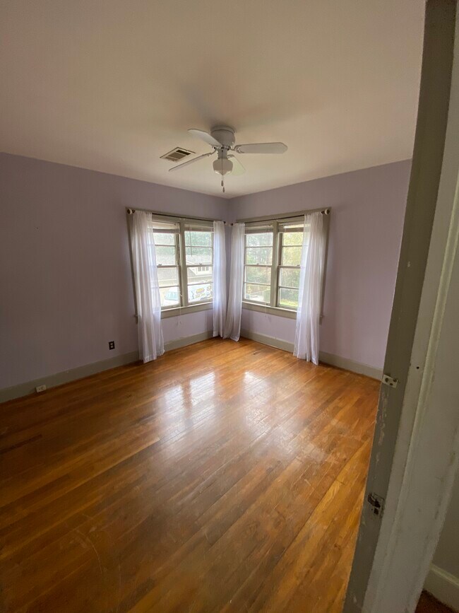 Building Photo - 324 Woodfield Dr