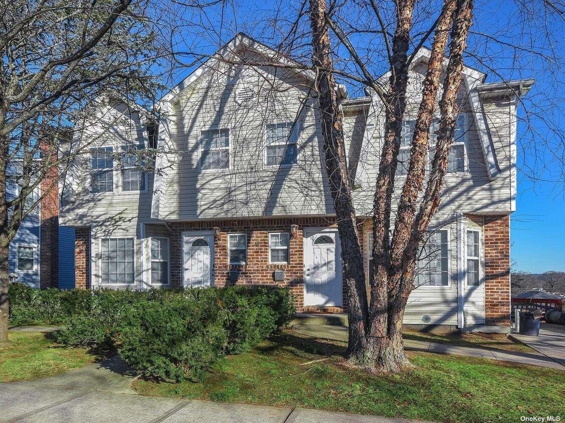 Primary Photo - 48 Marwood Rd S