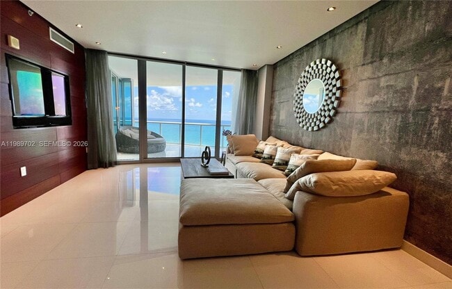 Building Photo - 17121 Collins Ave