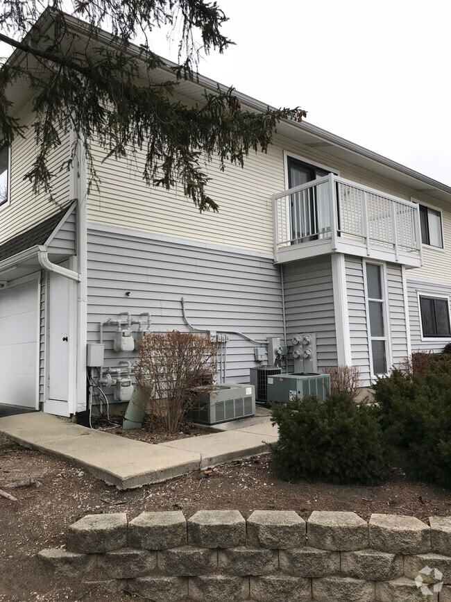 Building Photo - 321 Clearwater Ln