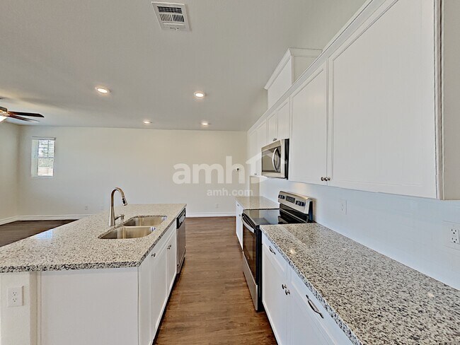 Foto del edificio - 9875 S Eastern Ave