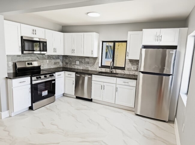 Foto del edificio - 1456 NE 24th Ct