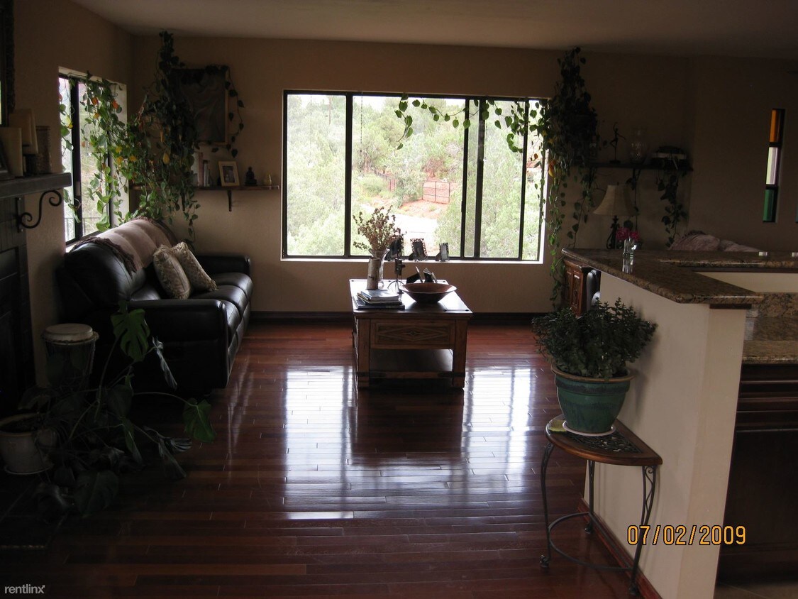 Primary Photo - 125 Table Top Rd