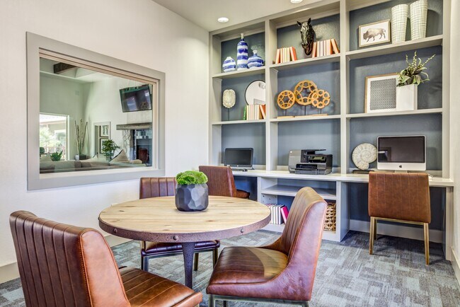 Centro de negocios - Azul Apartment Homes