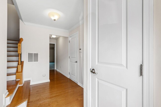 Photo - Beautifully Maintained 4BR/3.5BA End-Unit ... Townhome