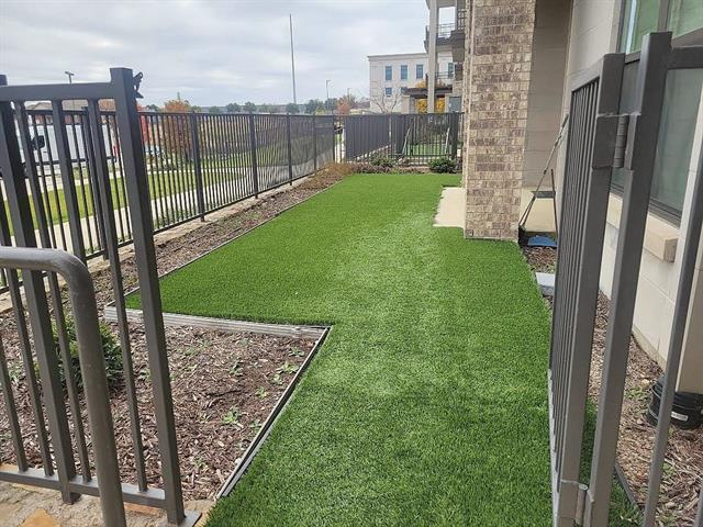 Foto del edificio - 2700 Old Denton Rd