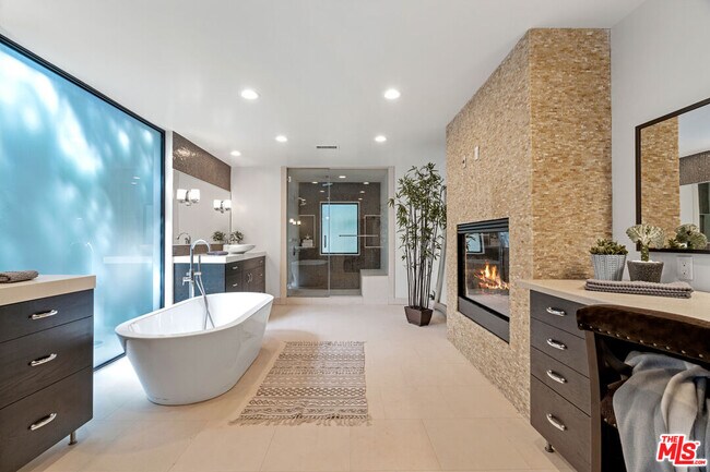 Foto del edificio - 3376 Fryman Pl