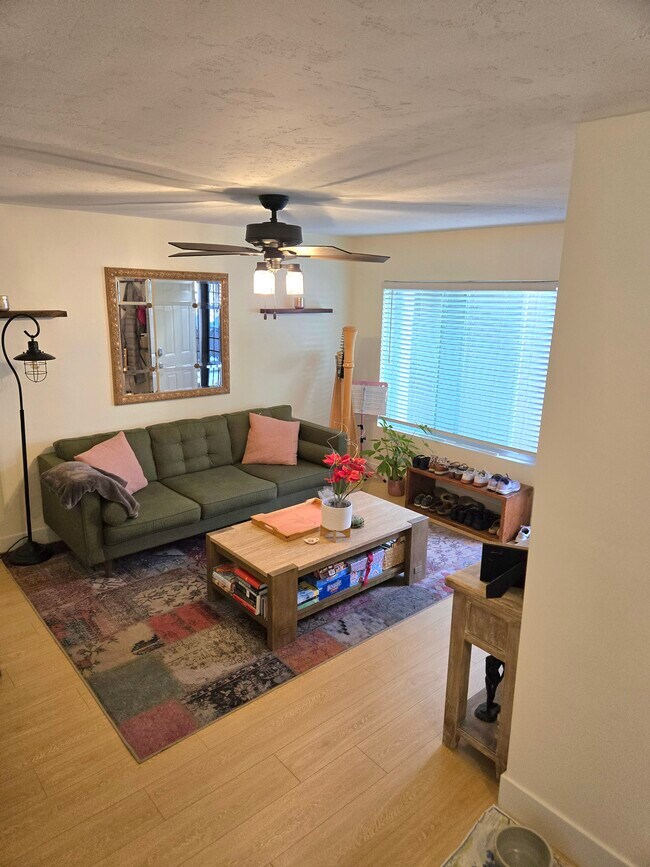 Foto del edificio - 4262 Wilson Ave