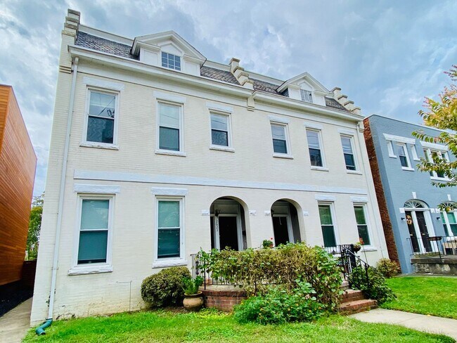 Foto del edificio - 2623 Floyd Ave